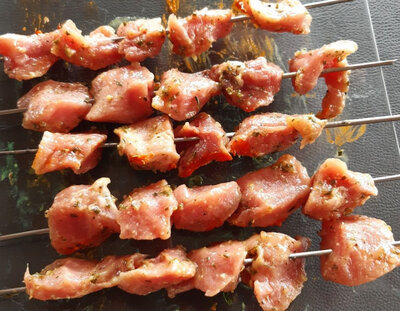 Viande de porc à brochette nature