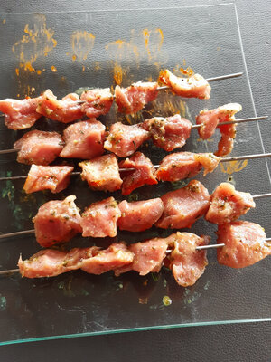 Viande de porc à brochette persillade