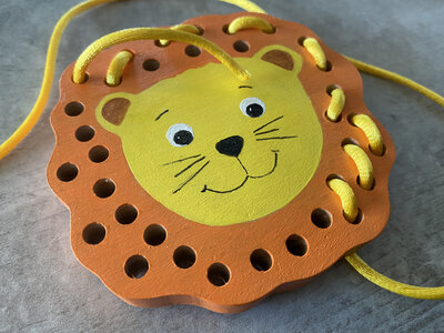 Lion à lacer