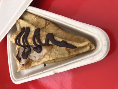 Crêpe aux poires rôties sauce chocolat