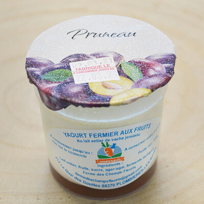 1 yaourt à la confiture de pruneau