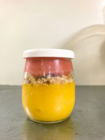 Verrine glacée - mangue/fraise et crumble