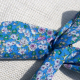 Bandeau cheveux bleu à fleurs - image 2
