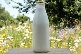 Lait cru bouteille en verre consigne