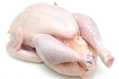 Poulet fermier prêt à cuire