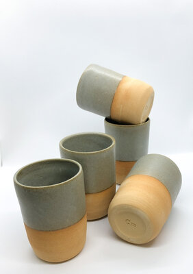 Tasse gobelet gris vert