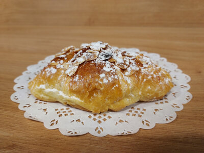 Croissant aux amandes