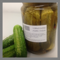 A table - cornichons aigre-doux