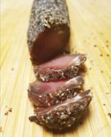 Filet mignon séché aux poivres de kampot