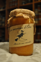 Préparation de fruits abricots aux amandes