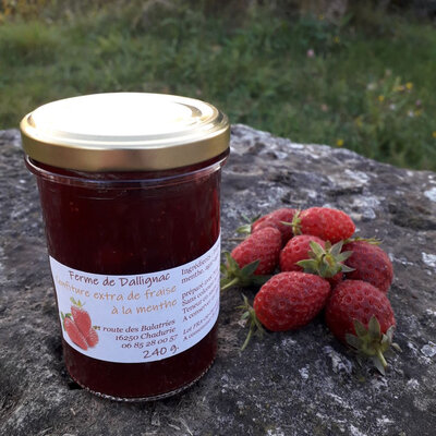 Confiture extra de fraise à la menthe