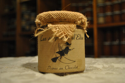 Préparation de fruits poires au chocolat noir