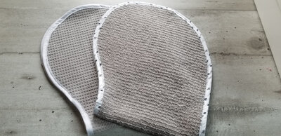 Lot de 2 bavoirs d'épaule, couleur taupe