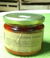 A table - poivrons marinés