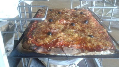Demi plaque de pizza pour 4 personnes