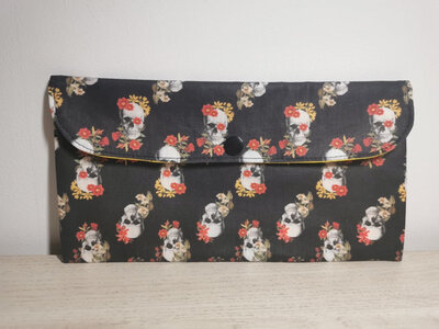 Pochette plate noire tête de mort