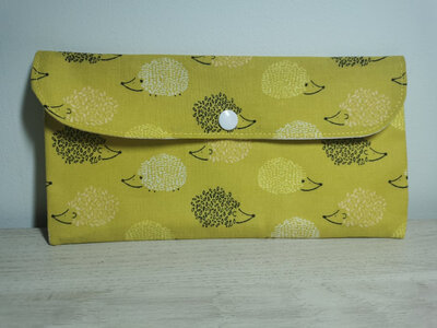 Pochette plate jaune hérisson