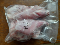 Lapin entier découpé