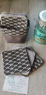 Lot 5 lingettes noir blanc + panier assorti