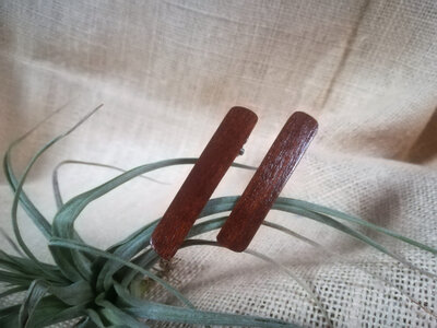 2 barrettes en bois de merisier foncé - a pin