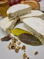 Camembert fermier au lait cru aux noix