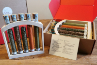 5 aromates en éprouvettes avec support bois