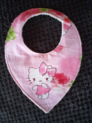 Bavoir 0-12 mois 'hello kitty'