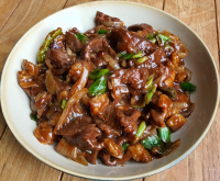 Boeuf aux oignons + riz jasmin du cambodge