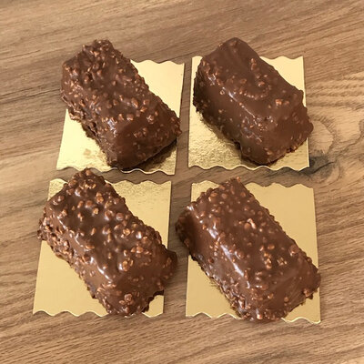 Cake aux noisettes façon rocher individuel