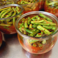 Haricots et tomates bio au basilic