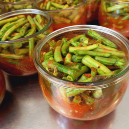 Haricots et tomates bio au basilic