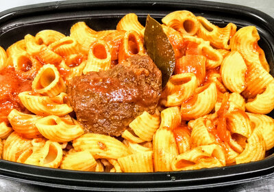 Makrouna bel salsa