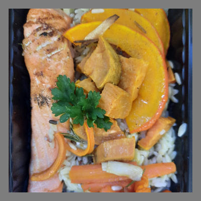 Pavé de saumon aux légumes du marché et riz