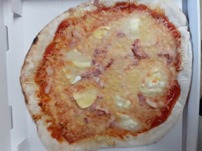 Pizza lardons, chèvre, emmental