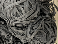 Tagliatelles noires à l'encre de seiche
