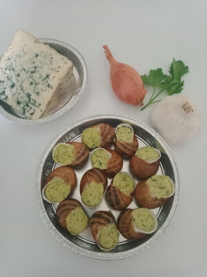 12 escargots coquille au bleu de laqueuille
