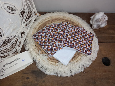 Lingettes bordeaux
