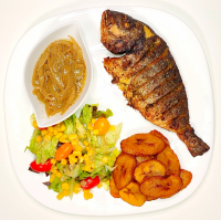 Poisson daurade au four avec salade et alloco