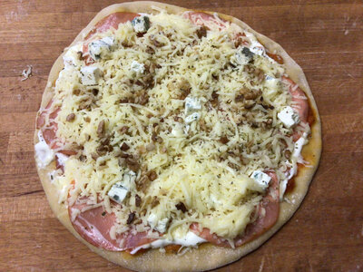 Pizza prête à cuire 'blue bacon'