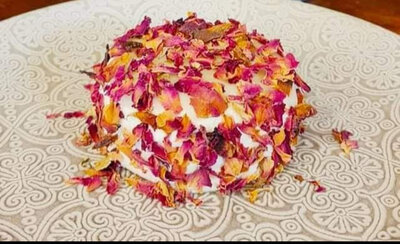 Fromage de chèvre pétales de rose et miel