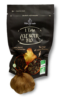 Tête d'ail noir entière