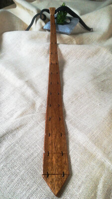 Cravate (57.5 cm) en bois naturel