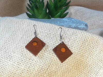 Boucles d'oreilles en bois de if et résine