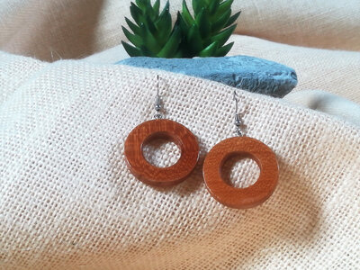 Boucles d'oreilles ronde en bois hêtre foncé