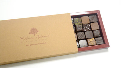 Coffret 32 ganaches et pralinés - 200g -