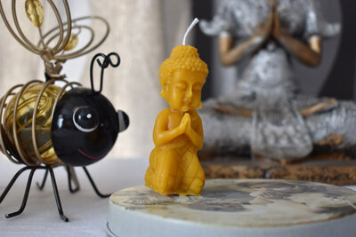 Bougie bouddha en prière