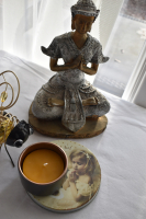 Pot noir à l'extérieur et or à l'intérieur