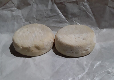 2 pavés demi secs de vache au lait cru