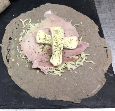 Galette blé noir,mozzarella,jambon,edel de cl