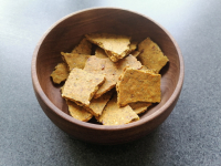 Crackers aux graines et sel jaune